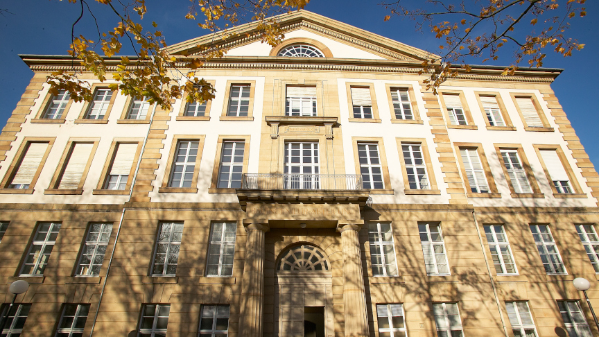La fachada exterior de la Universidad de Karlsruhe